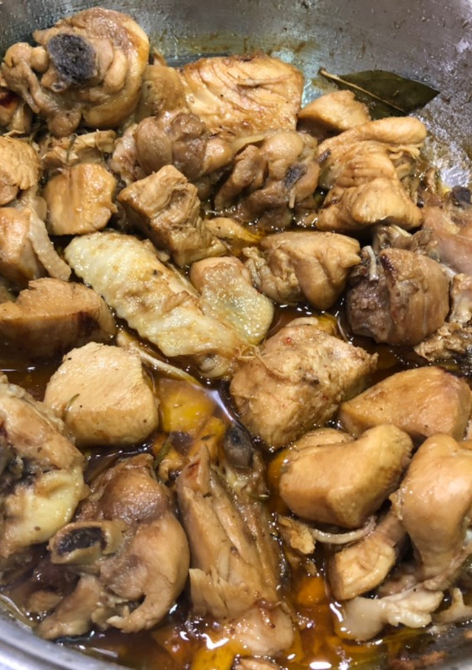 Una foto de Pollo al ajillo