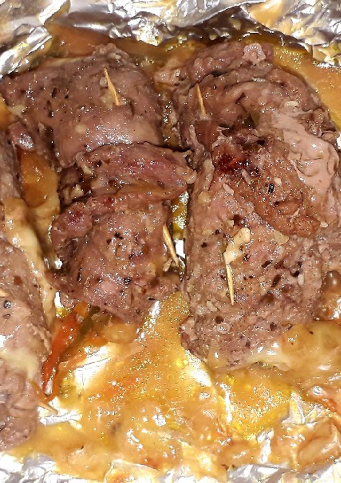 Una foto de Rollitos de res rellenos con queso y vegetales🥕🍅