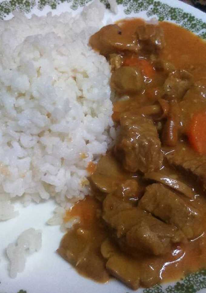 Una foto de Carne en salsa con setas y arroz