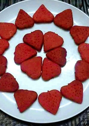 बीटरूट मठरी (beetroot mathri recipe in Hindi) रेसिपी मुख्य फोटो