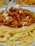 Espaguetis con boloñesa con las pelotas del cocido (aprovechamiento)