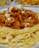 Espaguetis con boloñesa con las pelotas del cocido (aprovechamiento)