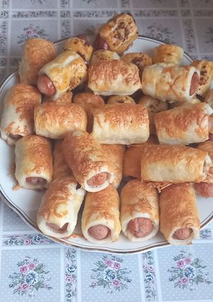 1930. Virslis sajtos köménymagos falatkák leves tésztában! recept fotója