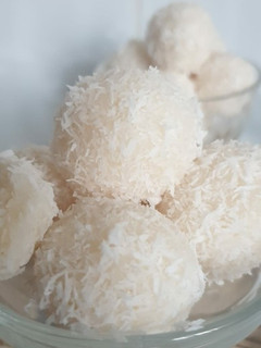 Una foto de Trufas de coco sin leche condensada