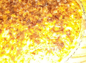Una foto de * Tarta de cebolla, queso y choclo *