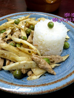 ♦泰泰風♦筊白筍炒綠咖哩雞 的食譜成品照片