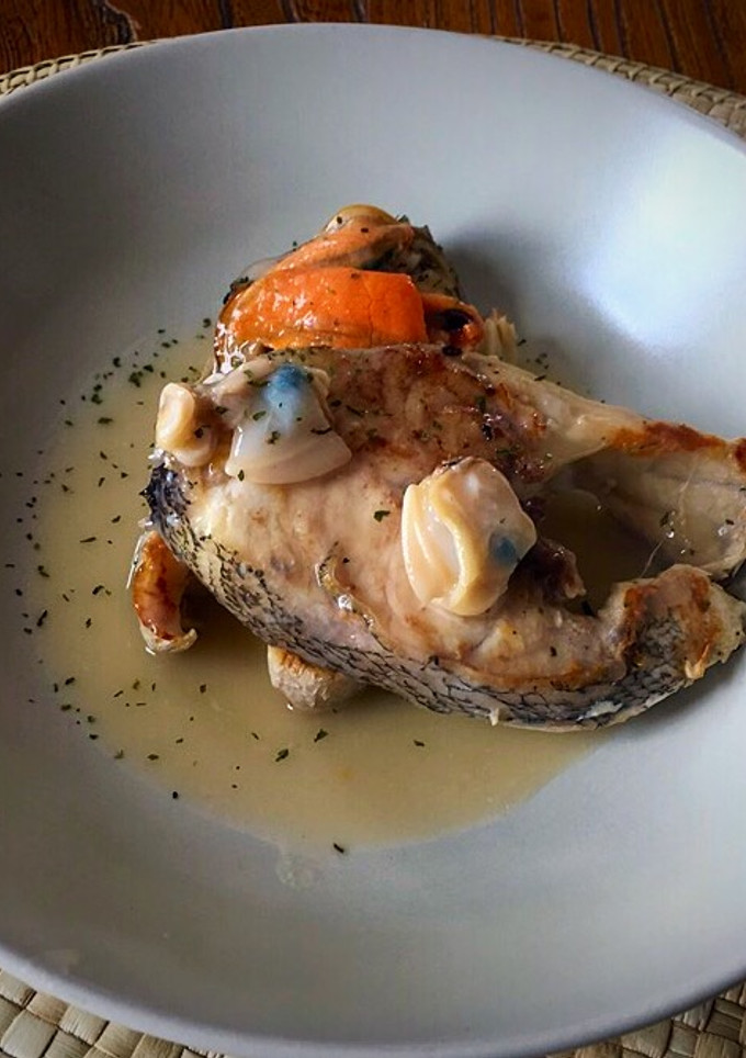 Una foto de Cherne en salsa de marisco