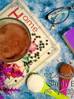 صورة لوصفة هوت شوكلت بجوز الهند 🥥🍫