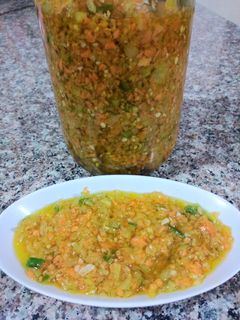 صورة لوصفة سرفيس بندورة خضراء بزيت الزيتون 🍅🥕🌶 اكيد غير شكل ام زيد فليفل