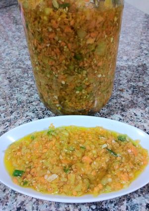 صورة لوصفة سرفيس بندورة خضراء بزيت الزيتون 🍅🥕🌶 اكيد غير شكل ام زيد فليفل