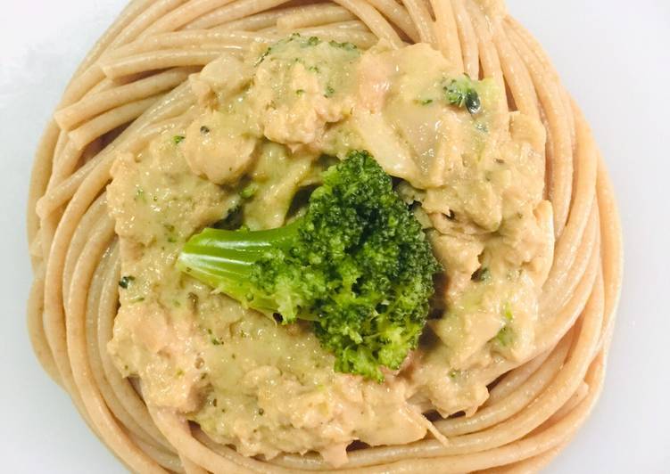 Creamy Herb-Garlic Tuna & Broccoli Pasta