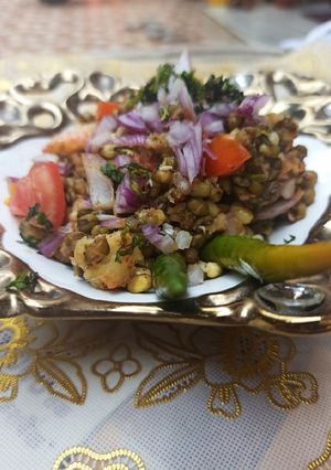 मोड आलेल्या मुगाची भेळ (mod alelya moongachi bhel recipe in marathi) रेसिपी चे मुख्य फोटो 
