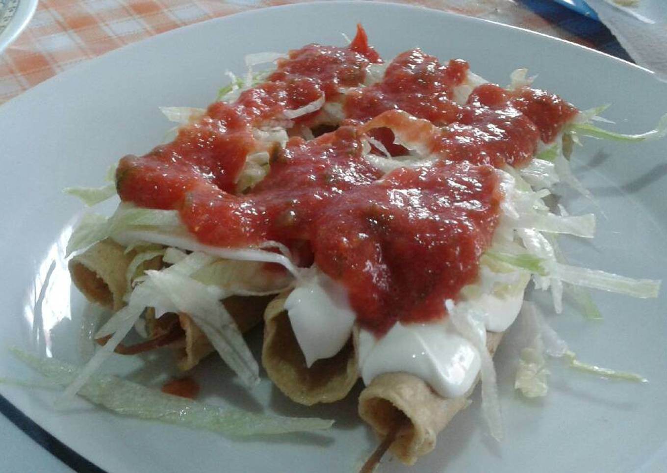 Taquitos dorados de carne de res