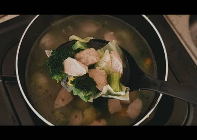 Cara Gampang Menyiapkan Sup Bakso Sapi yang Sempurna