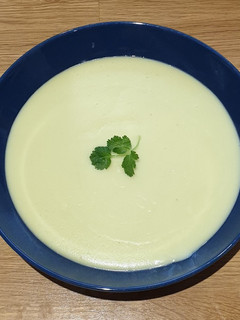 Una foto de Crema de calabacín y quesitos