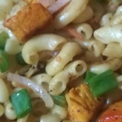 A picture of Chicken black pepper macroni.