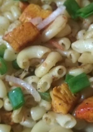A picture of Chicken black pepper macroni.