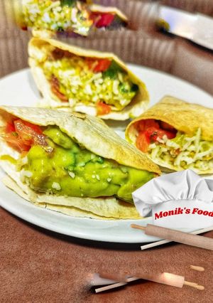 Una foto de Conitos de pollo y guacamole