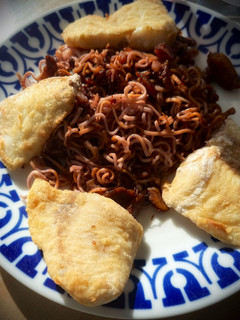 Una foto de Supremas de merluza con noodles de batata morada y bonito (en airfryer)
