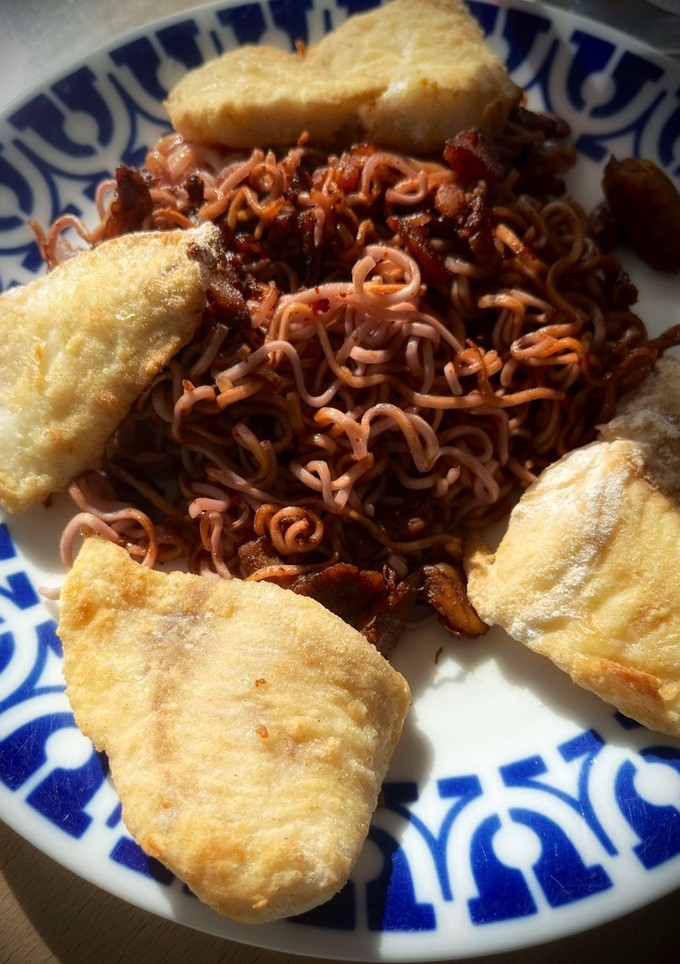 Una foto de Supremas de merluza con noodles de batata morada y bonito (en airfryer)