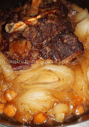 Une photo de Tajine d'agneau aux oignons 🍴
