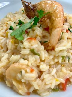 Una foto de Arroz con gambas