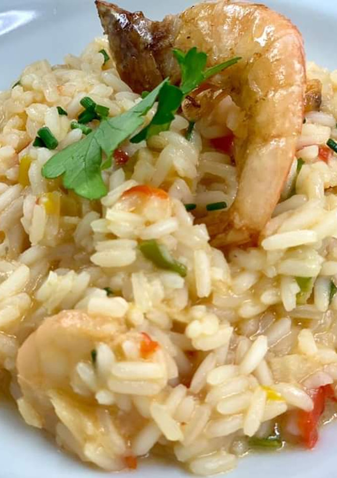 Una foto de Arroz con gambas