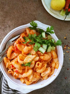 टोमेटो मैकरॉनी (tomato macaroni recipe in Hindi) रेसिपी मुख्य फोटो