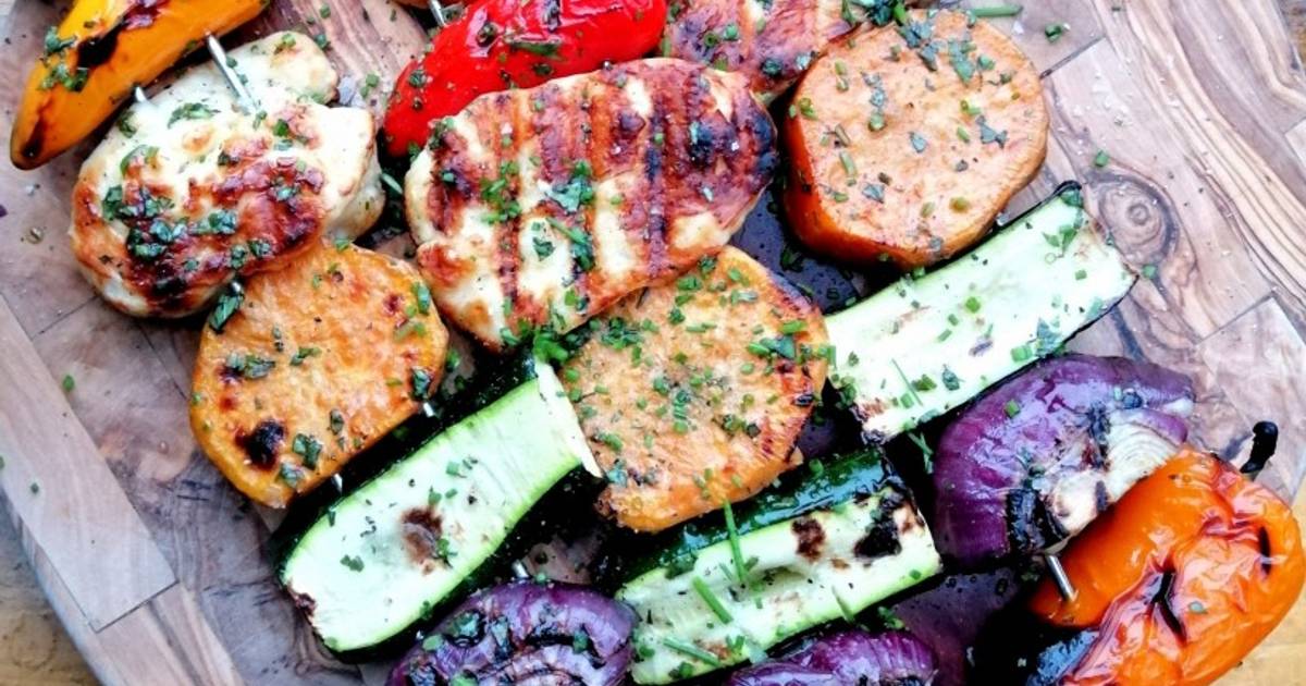 Vegetable skewers with clearance halloumi