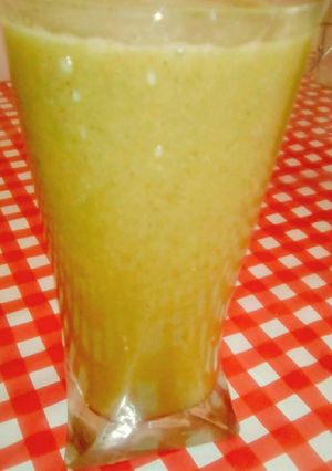 Una foto de Detox de kiwi, banana y acelga, con Chía... ❤