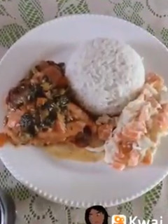Una foto de Pollo con verduras