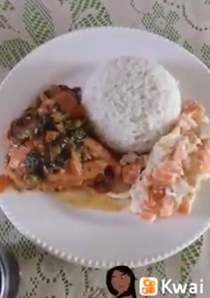 Una foto de Pollo con verduras