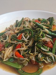 Foto resep Tumis sayur pakis khas banyuwangi