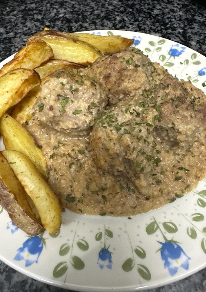 Una foto de 519. Albóndigas en salsa de almendras (principal carne)
