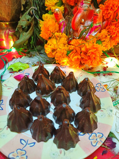चॉकलेट मोदक (chocolate modak recipe in Hindi) रेसिपी मुख्य फोटो