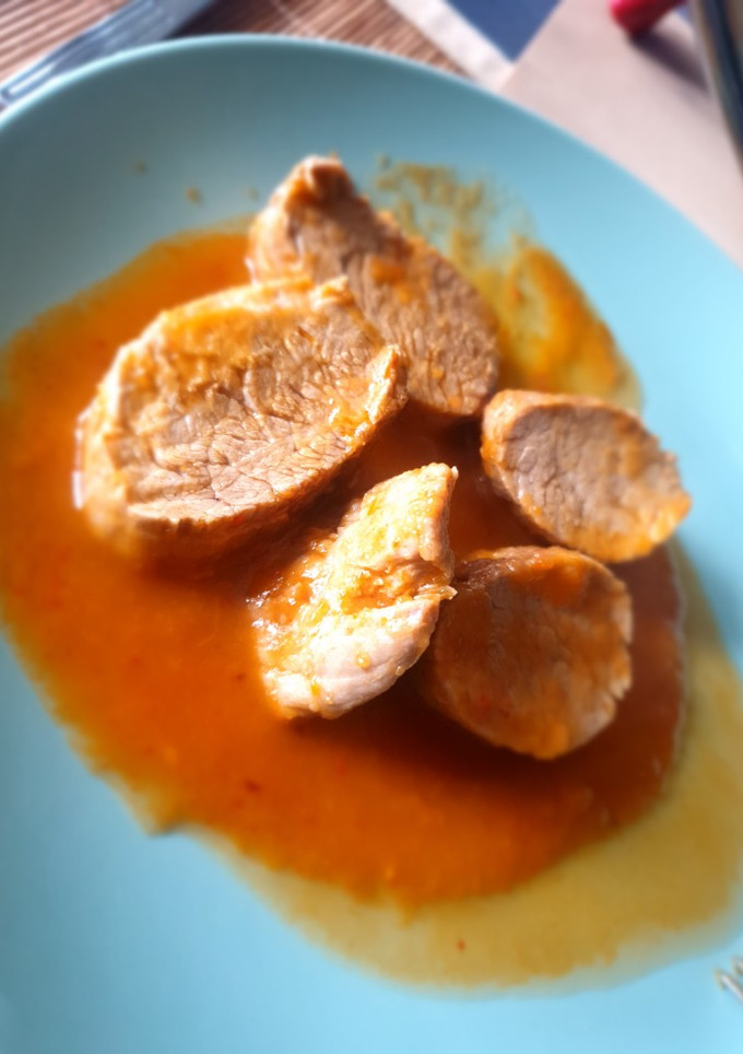 Una foto de Solomillo de cerdo en salsa de verduras