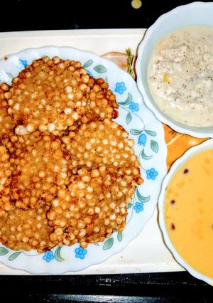 A picture of Sabudana tikki and sabudana kheer.
