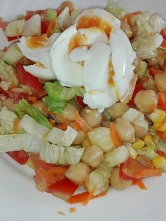 Una foto de Ensalada de garbanzos