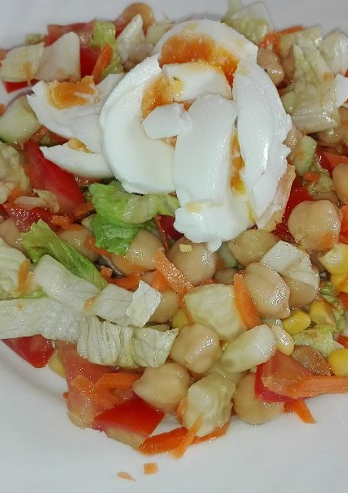 Una foto de Ensalada de garbanzos