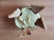 Una foto de hummus de palta
