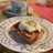 Tostada de desayuno con jamón y huevo poché