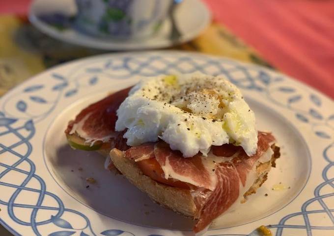 Tostada De Desayuno Con Jamón Y Huevo Poché Receta De Miss Green Cookpad 8151