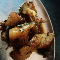 A picture of Aloo fry.