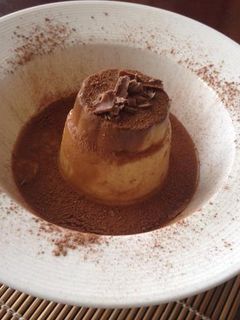 Una foto de Flan de coco y chocolate