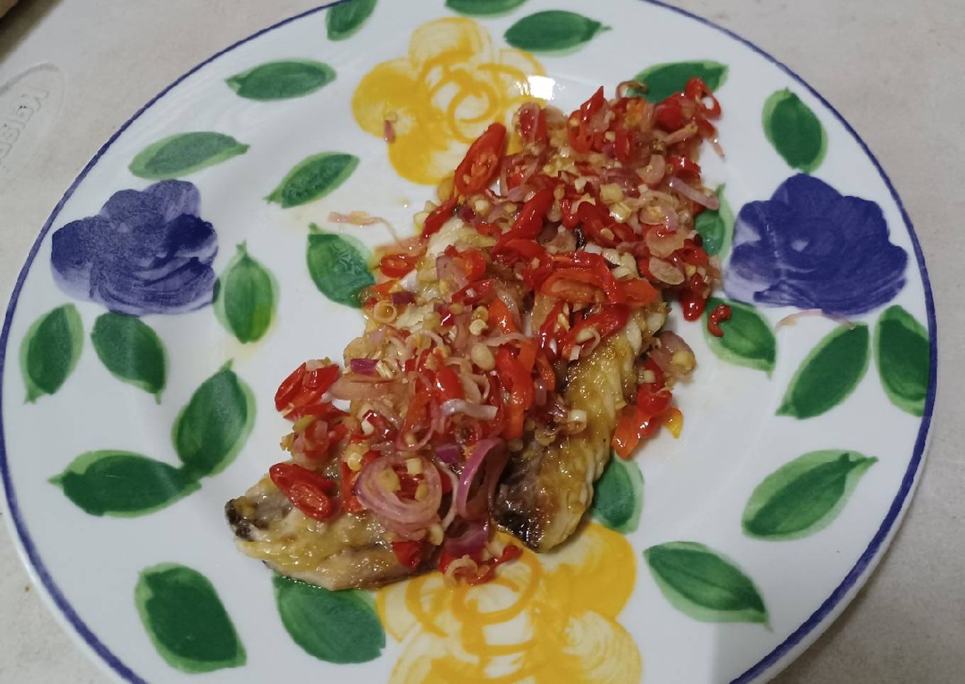 Fillet kembung sambal matah