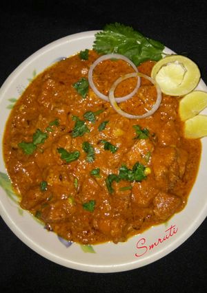 A picture of Dahi Chicken Curry.