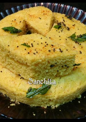 A picture of Makki/makai ka Dhokla.