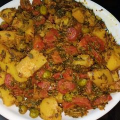 A picture of Aloo methi matar gajar ki sabji.