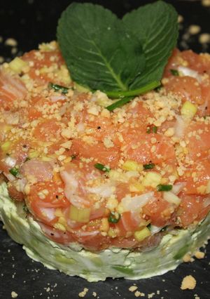Una foto de Cómo hacer tartar de salmón de @HungFaiTopChef