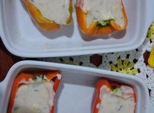Foto de Pimentão Recheado com Ovos Mexidos e Creme Bechamel